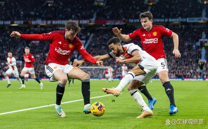 开云官方网站：曼联中场补强计划曝光，冬窗按兵不动，明夏全力出击，两大目标浮出水面