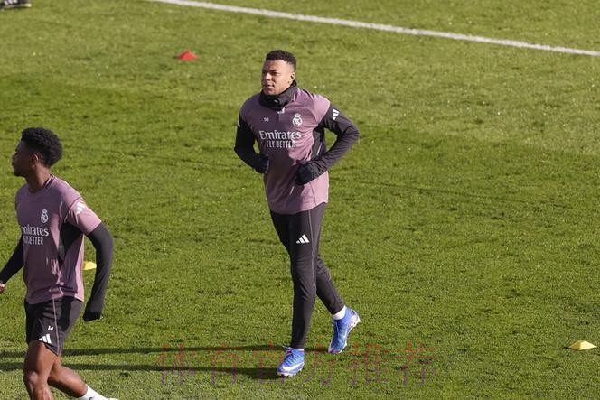 每体：姆巴佩为冲C罗纪录带伤出战 或缺战超级杯